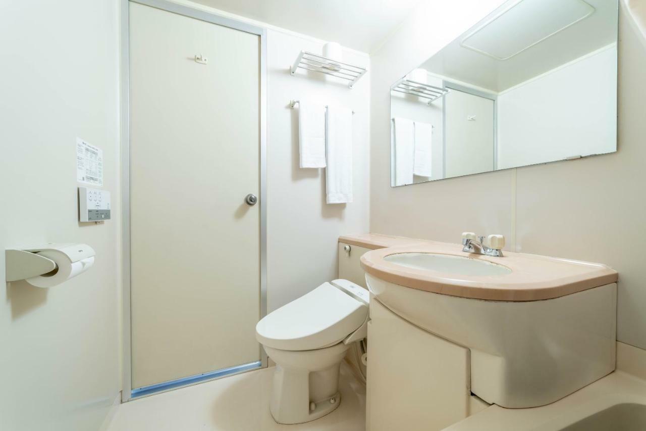 Oyo Business Hotel Nishiura Йоккаити Экстерьер фото