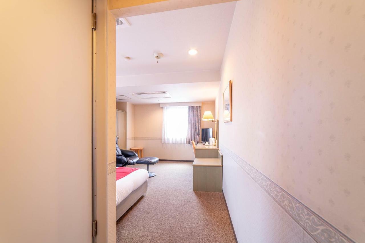 Oyo Business Hotel Nishiura Йоккаити Экстерьер фото
